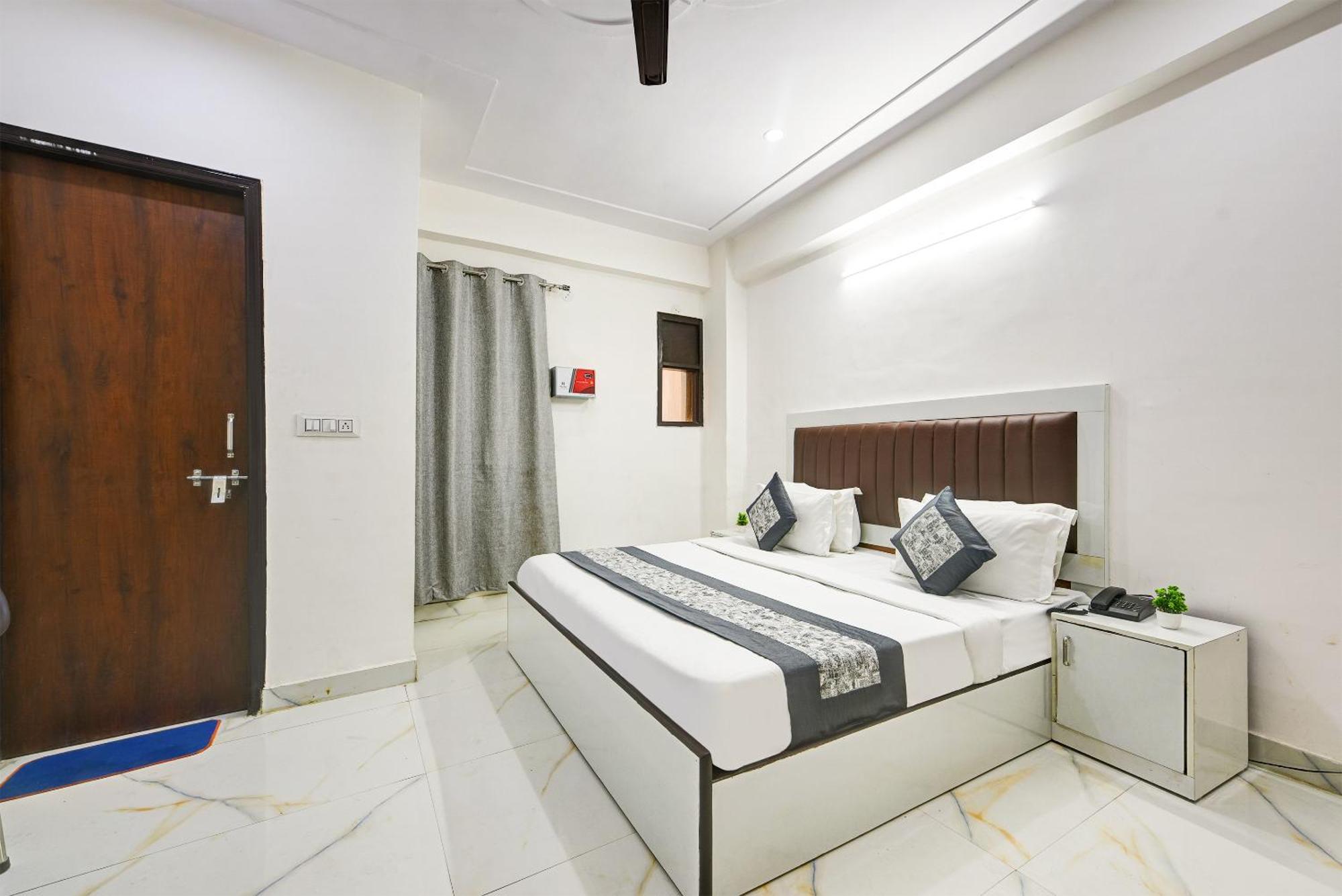 Hotel Krishna Tower Delhi  Exterior photo