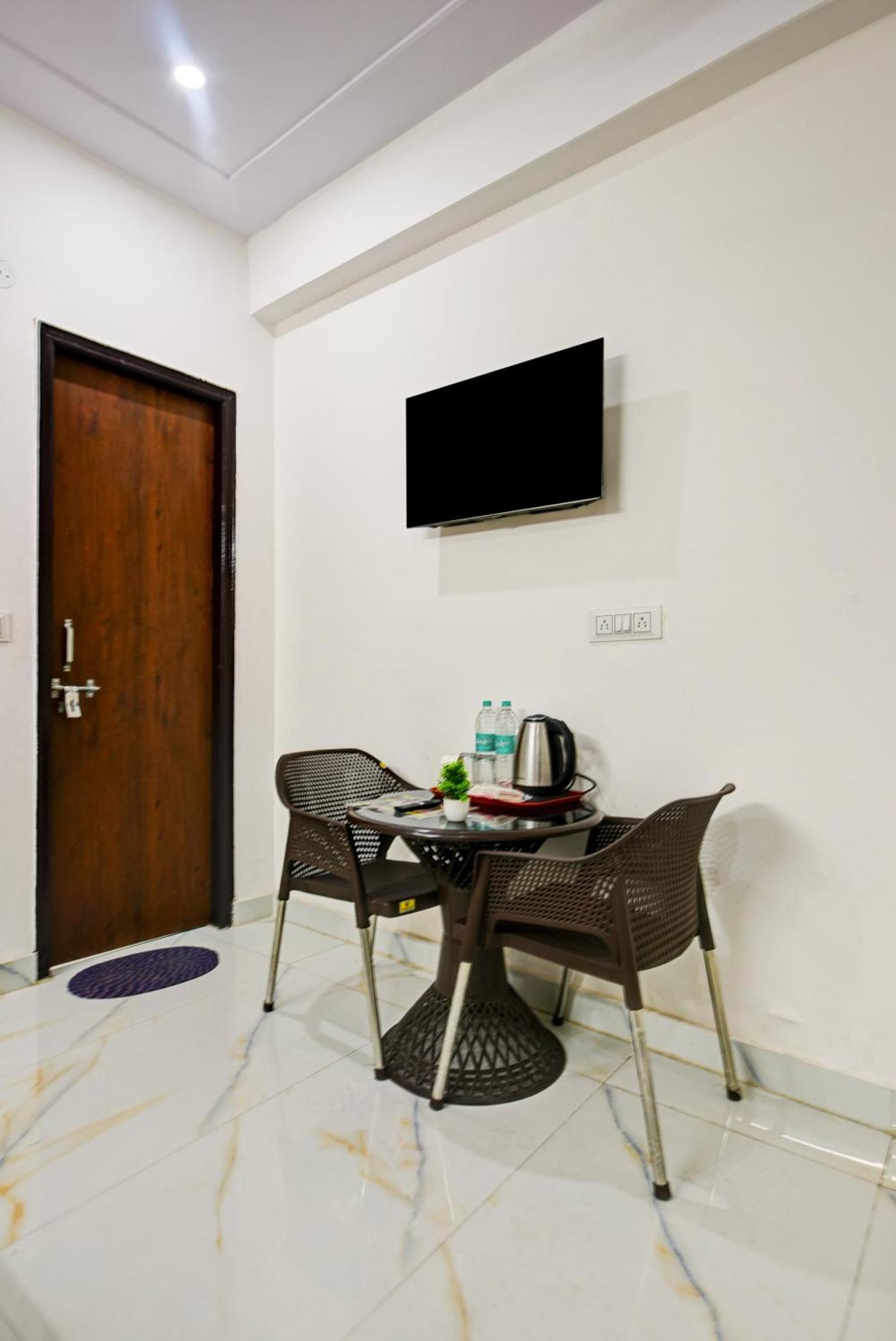 Hotel Krishna Tower Delhi  Exterior photo