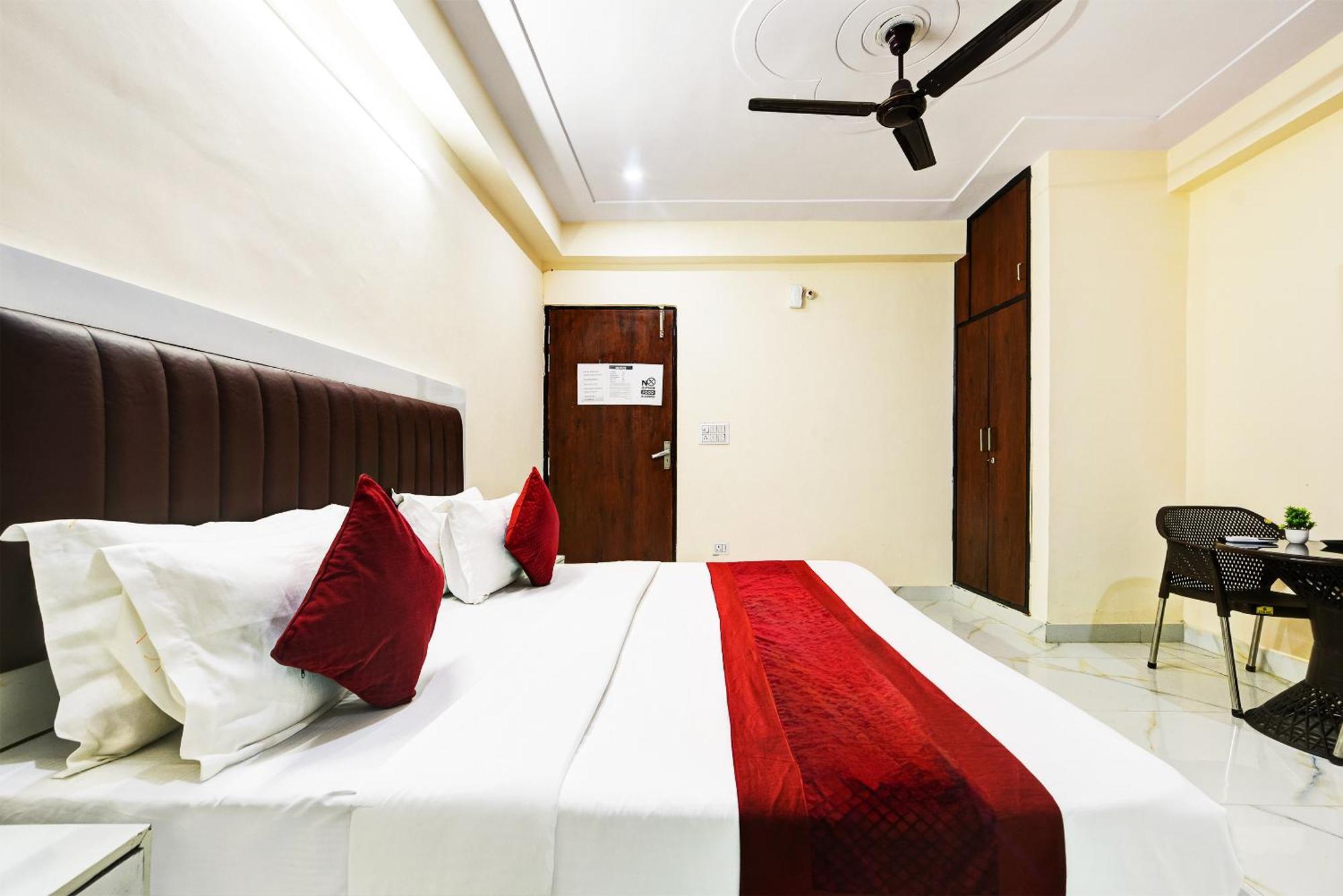 Hotel Krishna Tower Delhi  Exterior photo